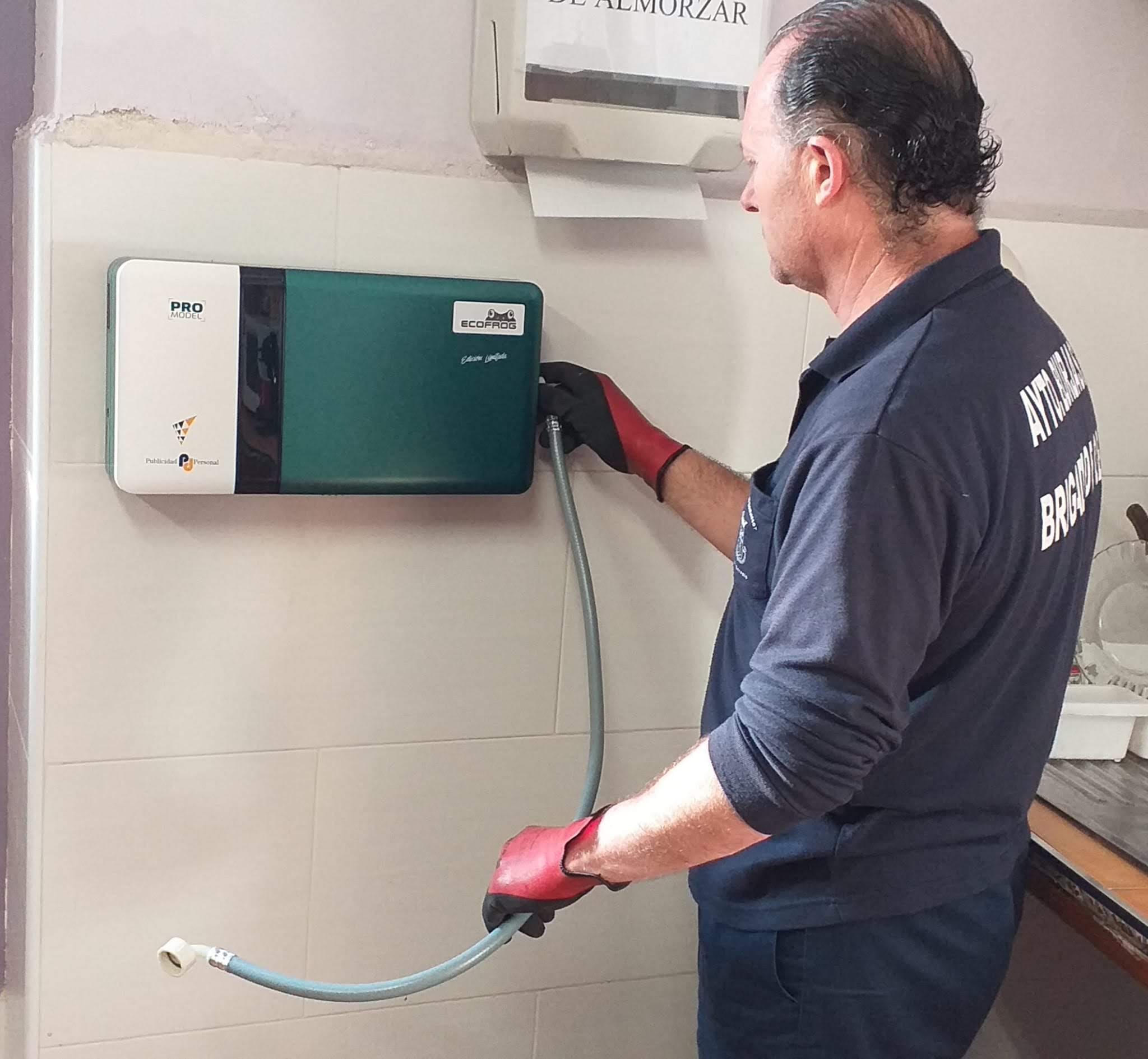 Comienzan los trabajos de limpieza y desinfección con agua tratada con ozono  – Ajuntament de Burjassot