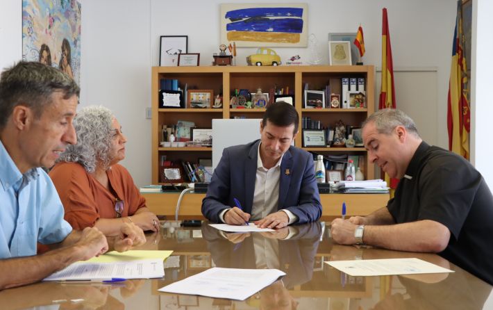 Firma Convenio Parroquias San Juan de Ribera y Santísima Trinidad 26-09-2025