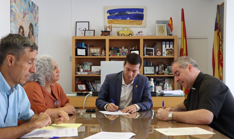 Firma Convenio Parroquias San Juan de Ribera y Santísima Trinidad 26-09-2025