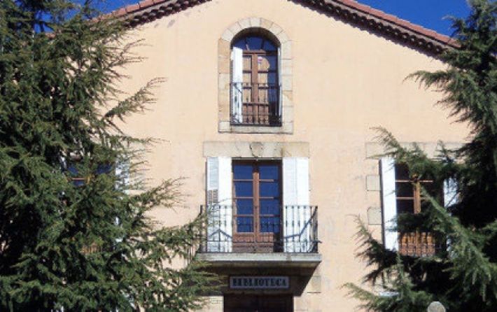 Exterior Biblioteca Covaleda
