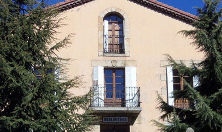 Exterior Biblioteca Covaleda
